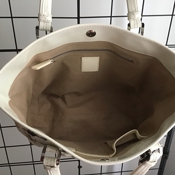 Burberry Hearts Pattern Tote - Picture 8 of 9